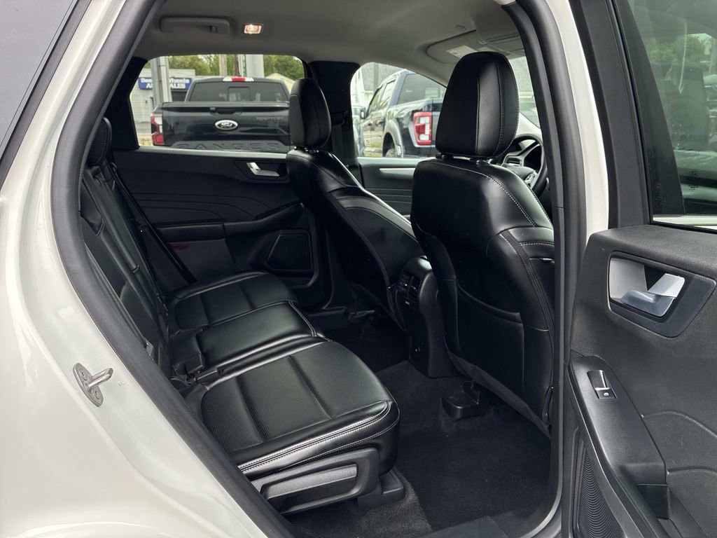Used 2024 Ford Escape Platinum AWD/4WD image 10