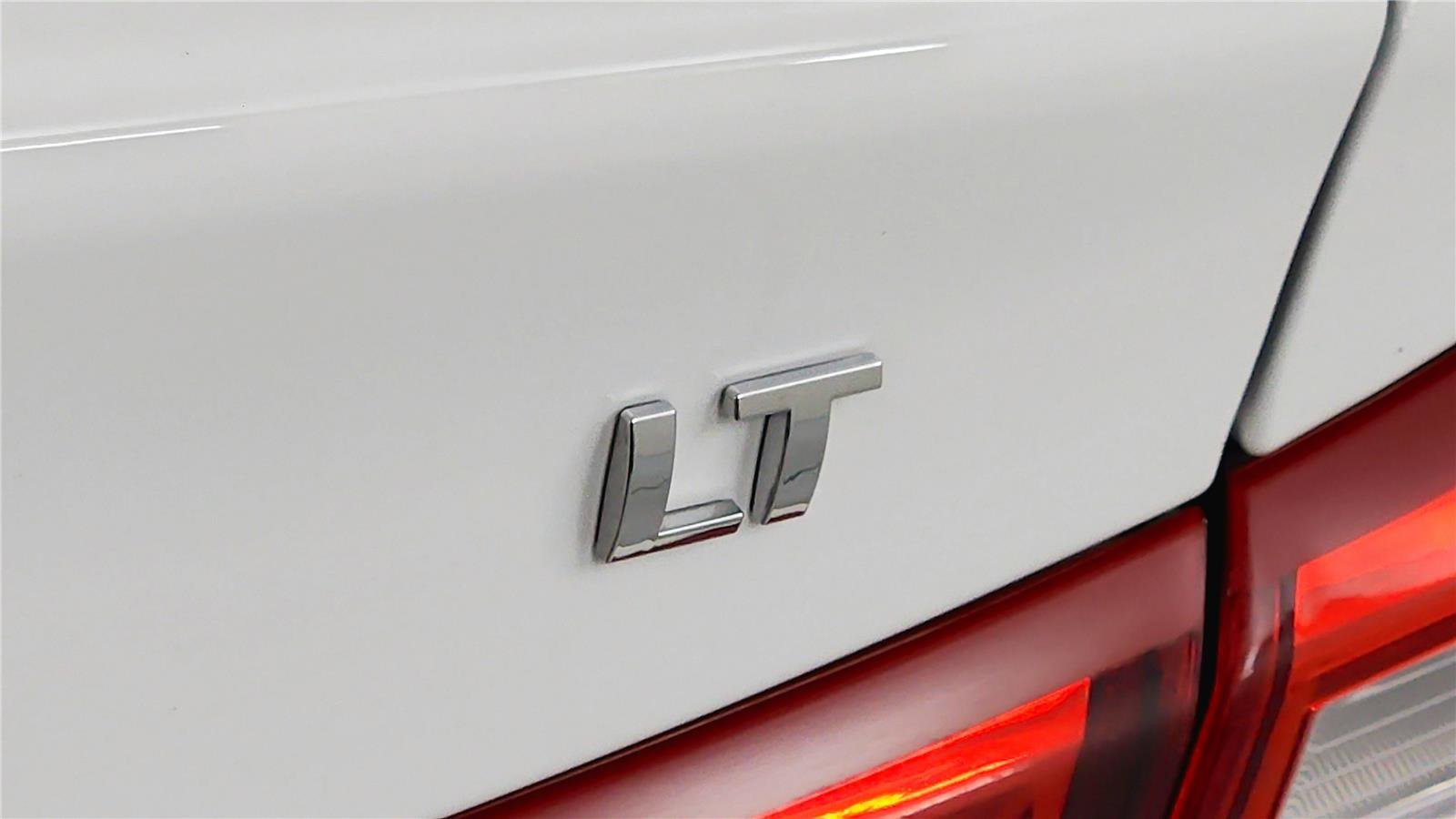 Used 2024 Chevrolet Malibu LT FWD image 17