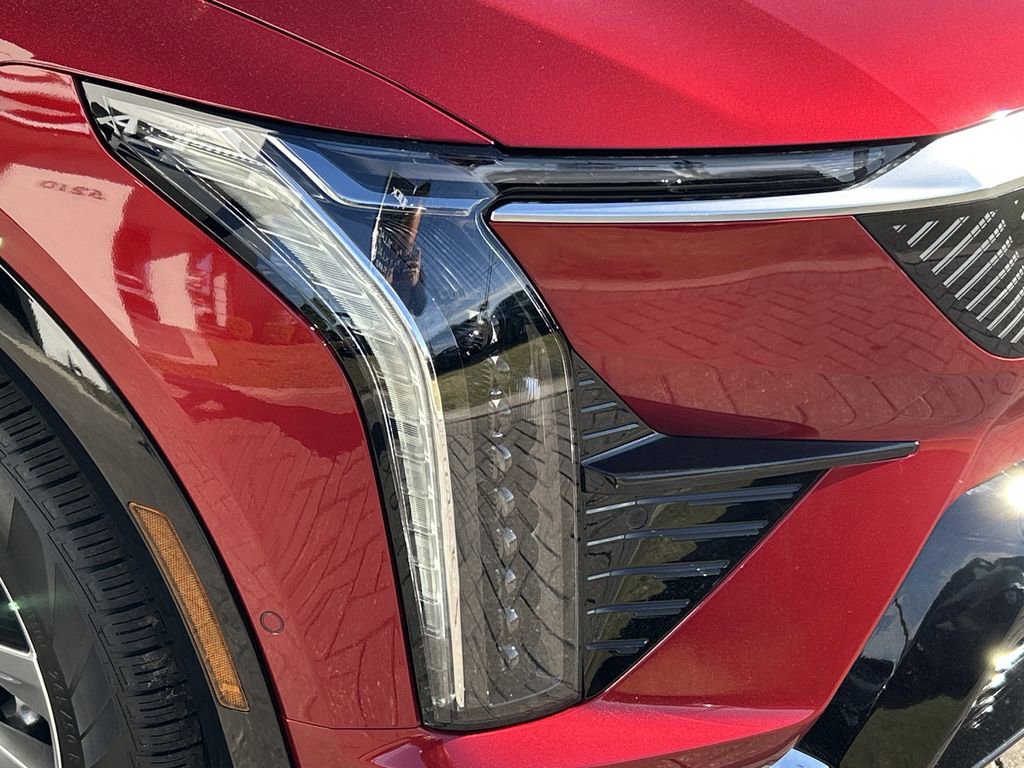 New 2026 Cadillac Optiq Luxury 2 image 7