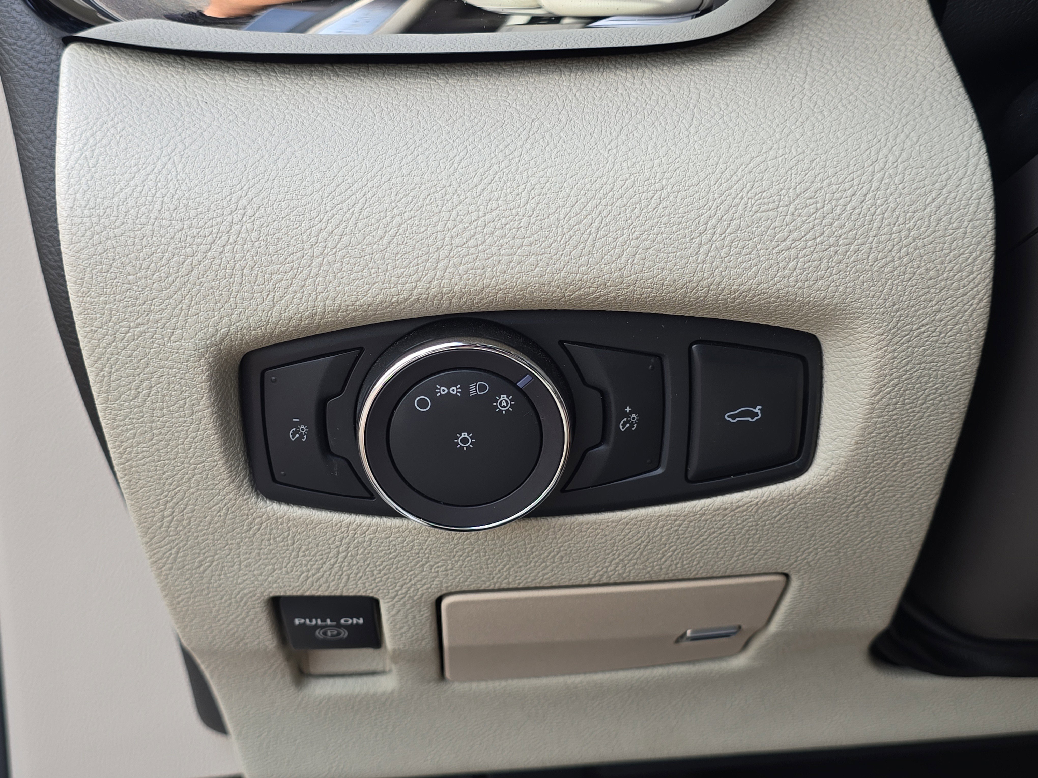 Used 2019 Lincoln Continental Select image 30