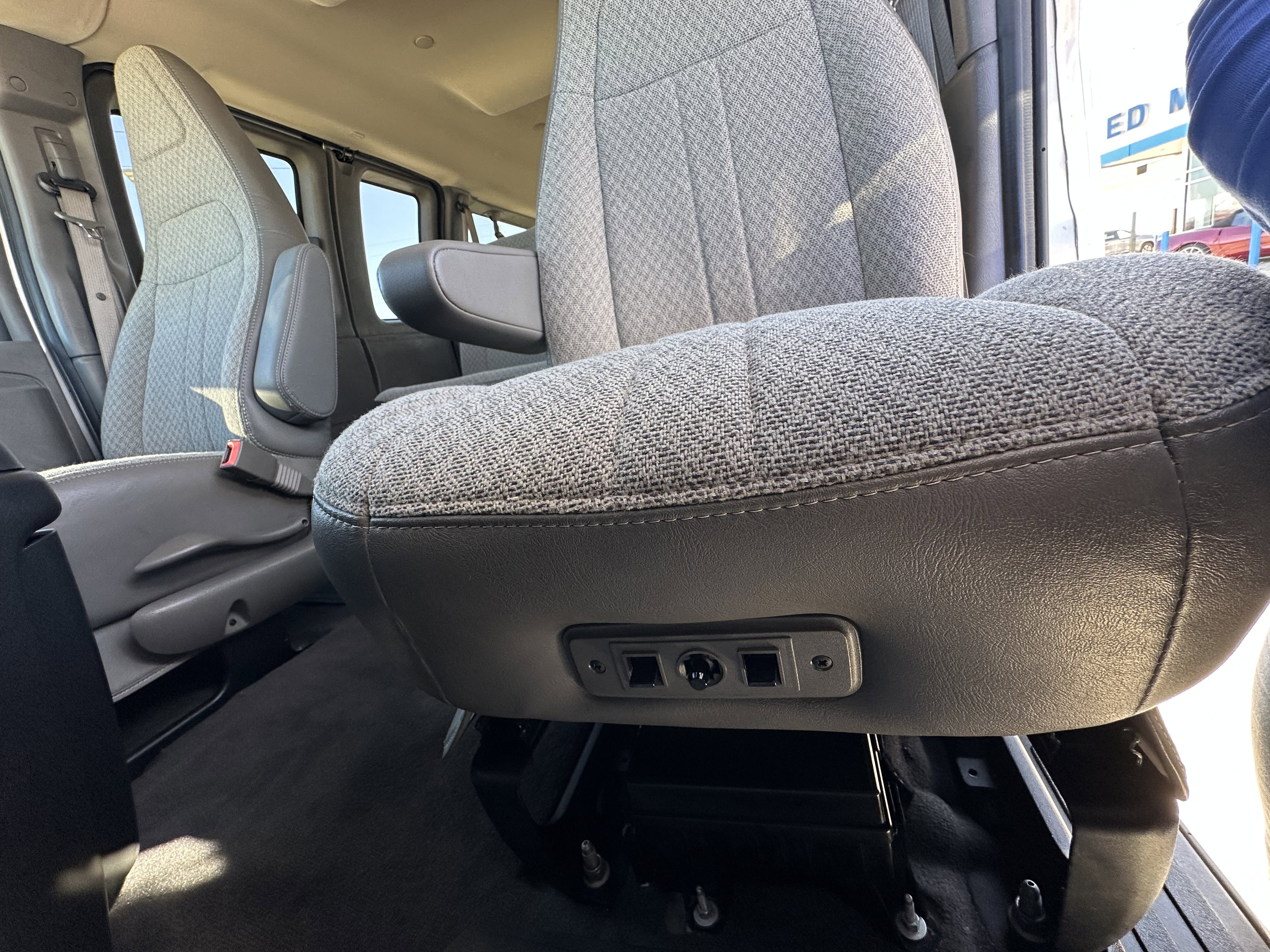 Used 2024 Chevrolet Express 2500 LT w/ LT Preferred Equipment Group image 18