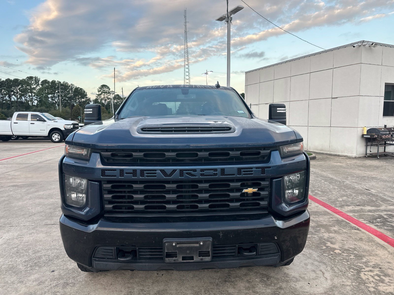 Used 2022 Chevrolet Silverado 2500 Custom w/ Custom Value Package RWD image 2