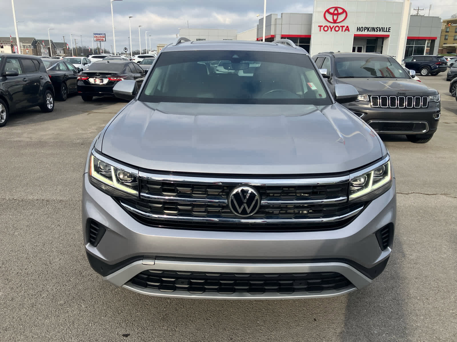 Used 2021 Volkswagen Atlas SEL image 2