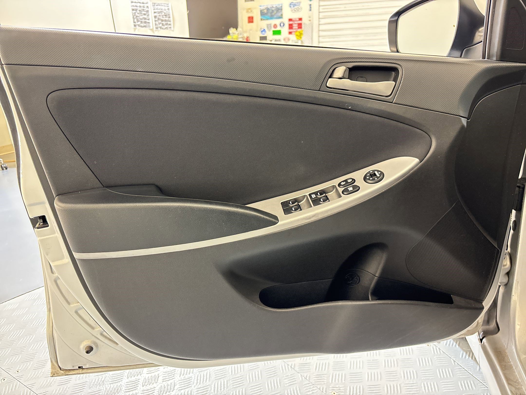 Used 2017 Hyundai Accent SE FWD image 12