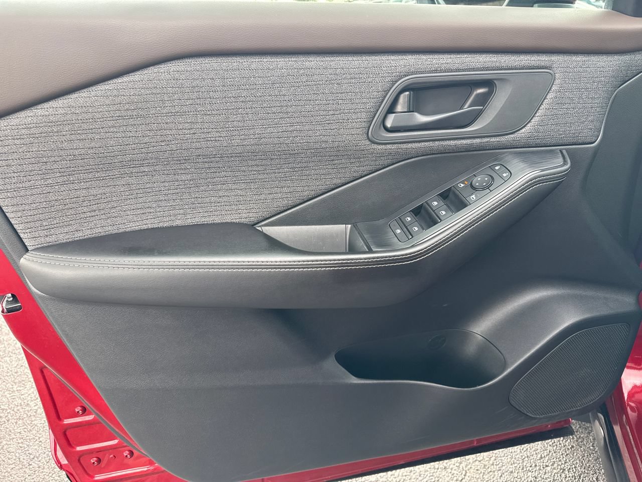 Used 2021 Nissan Rogue S FWD image 13