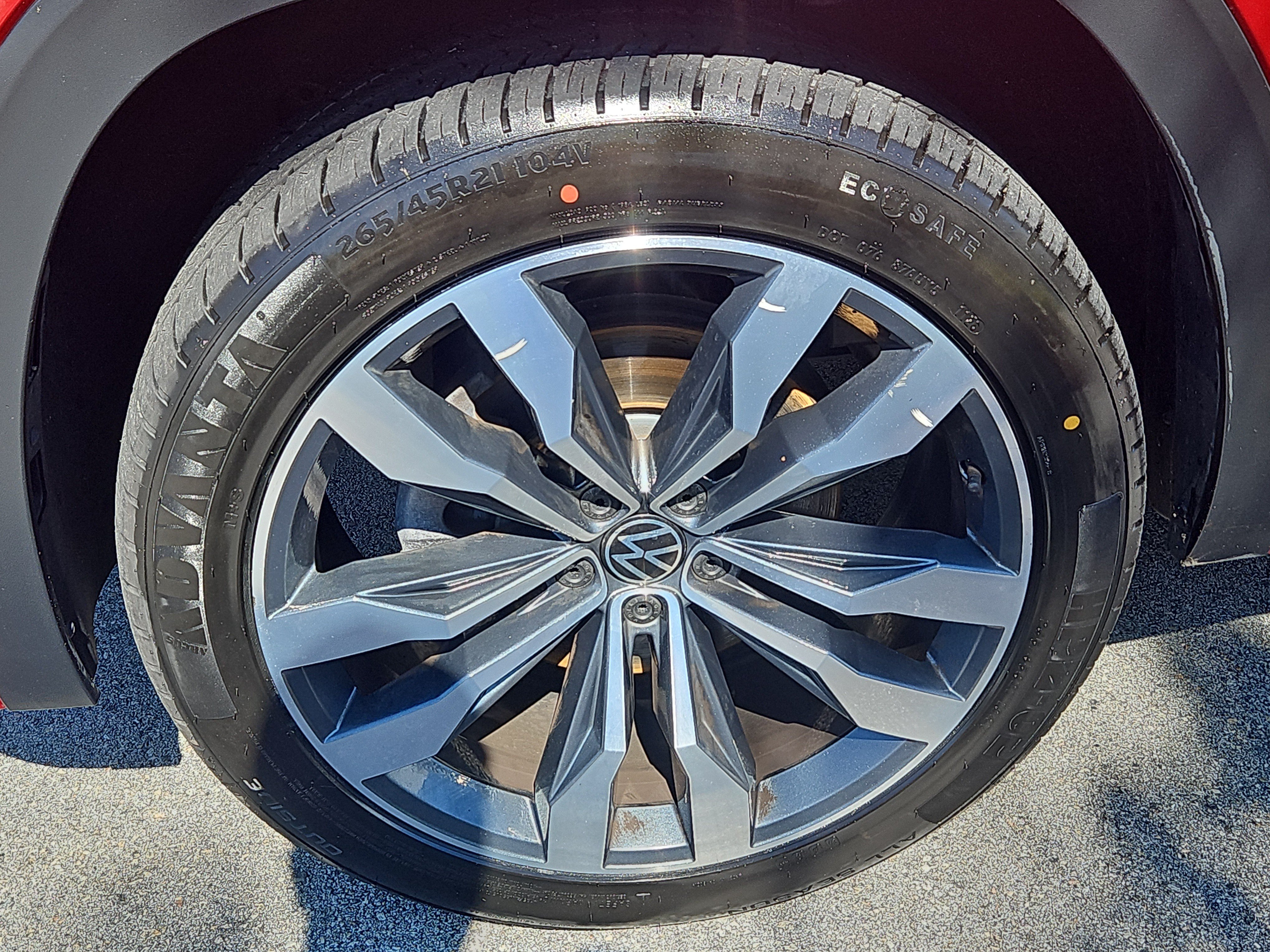 Used 2020 Volkswagen Atlas Cross Sport SEL Premium R-Line AWD/4WD image 4