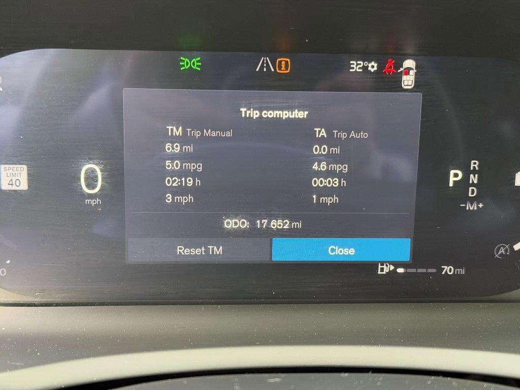 Certified 2025 Volvo XC90 B6 Plus image 33