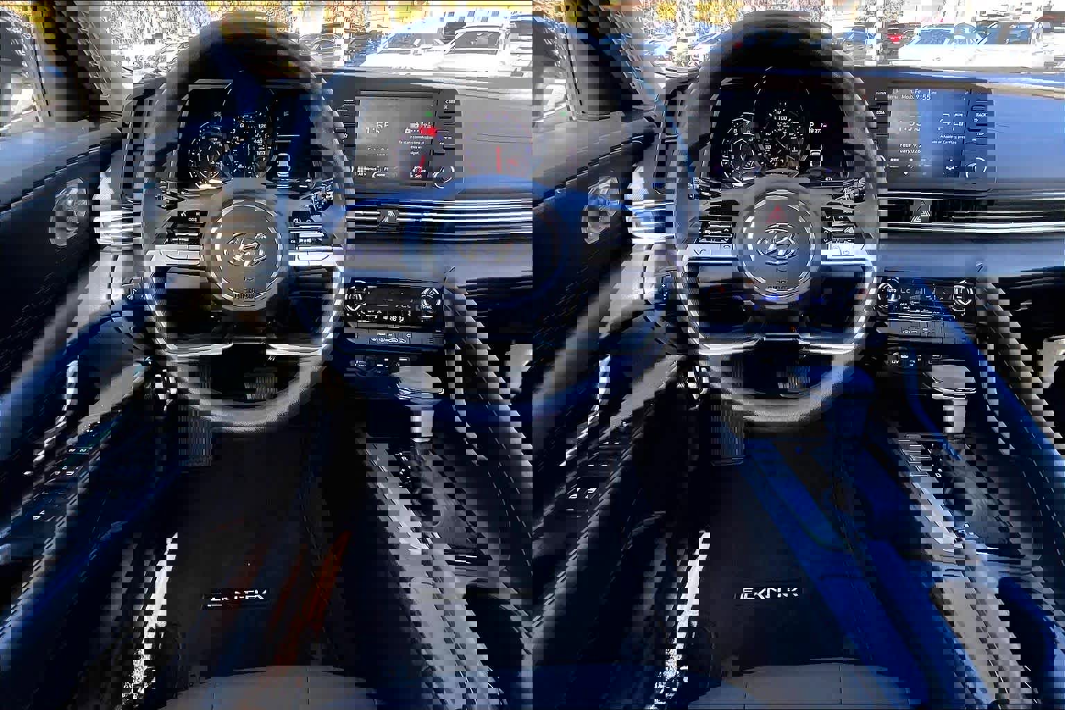 Used 2023 Hyundai Elantra SEL image 6