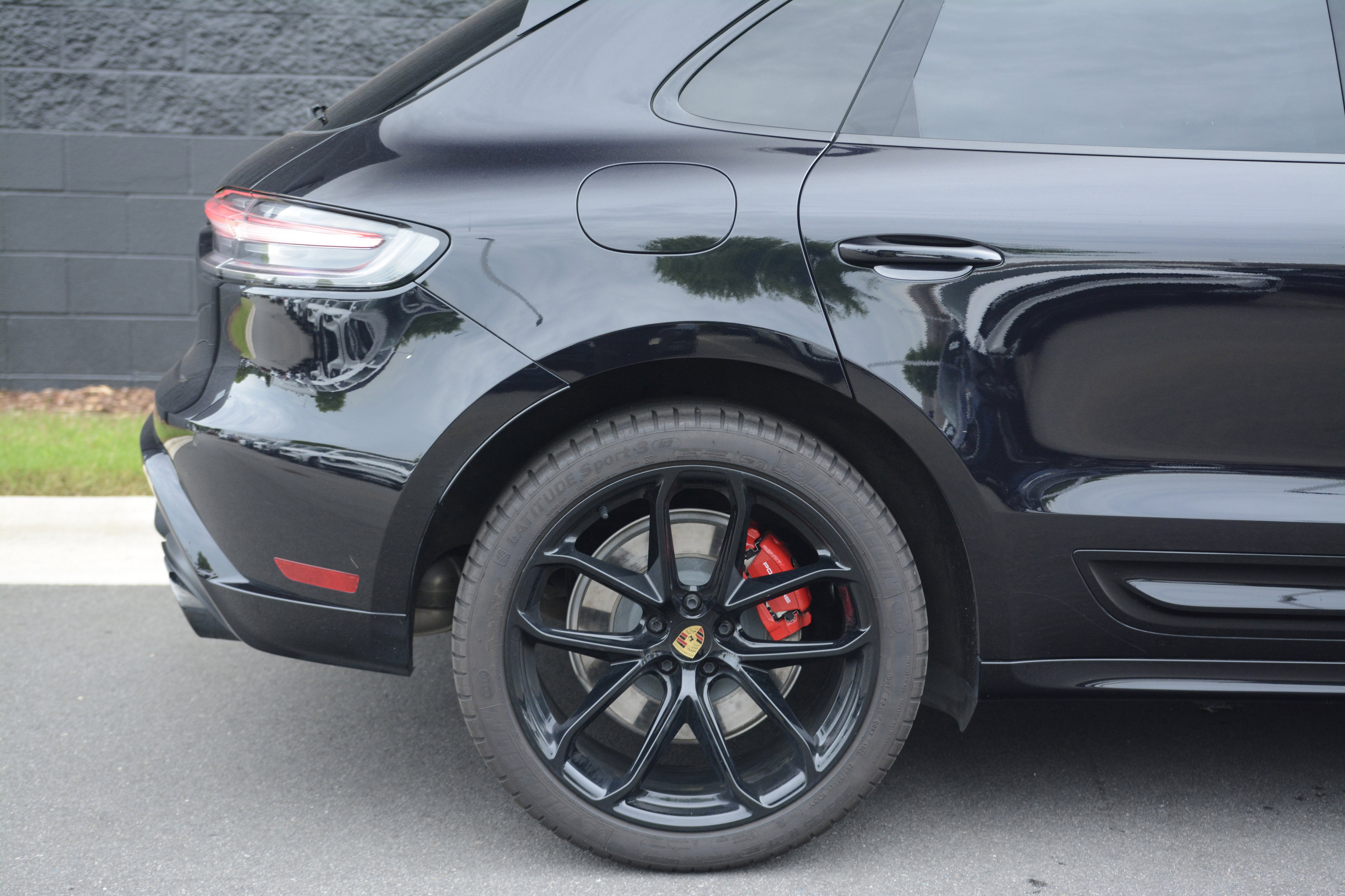Certified 2023 Porsche Macan GTS AWD/4WD image 40