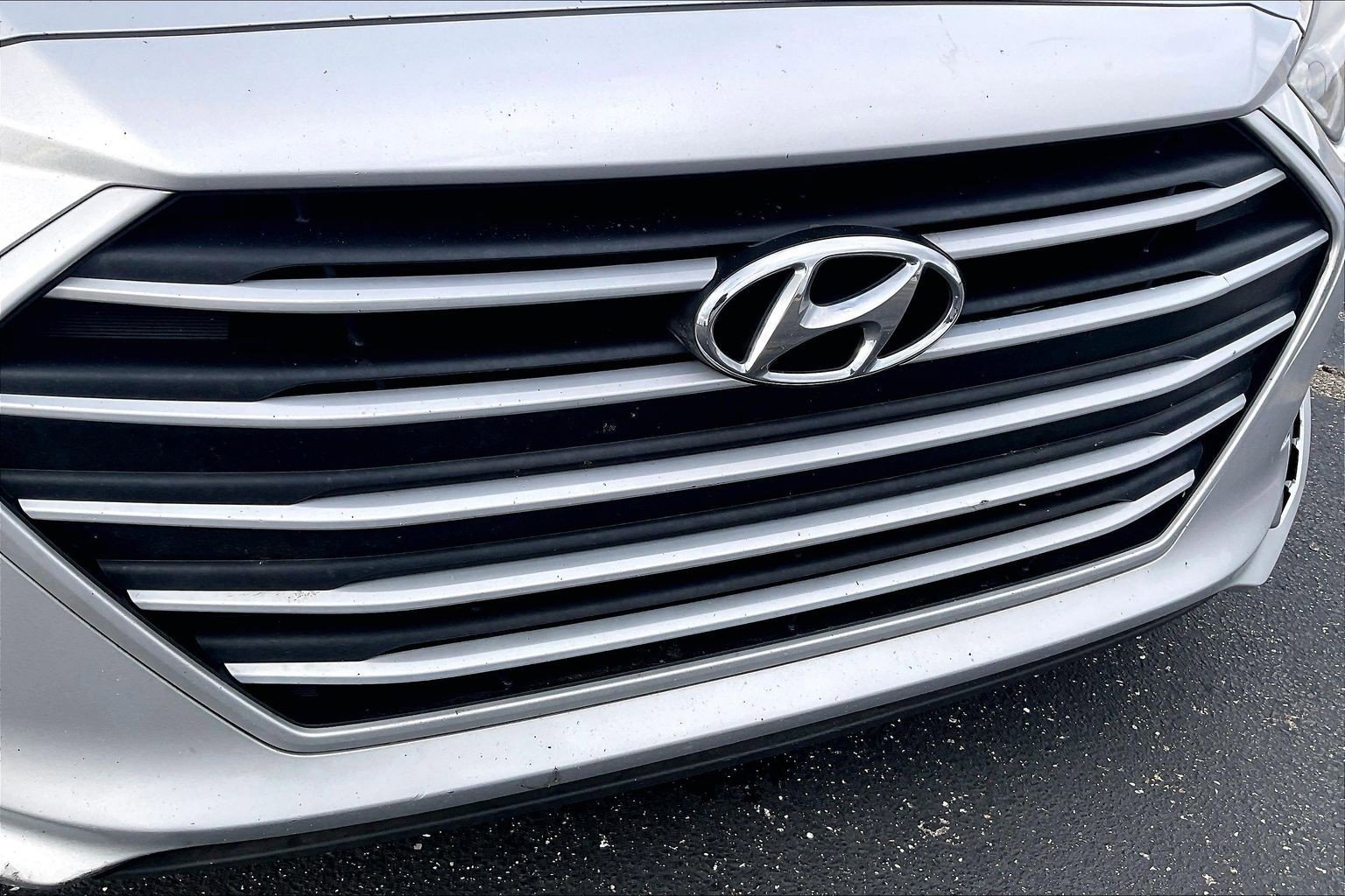 Used 2018 Hyundai Elantra SE image 24