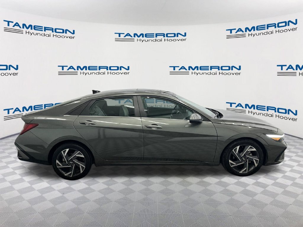 Used 2025 Hyundai Elantra Limited FWD image 6
