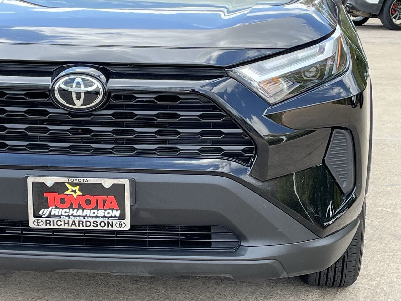 Used 2025 Toyota RAV4 XLE FWD image 8