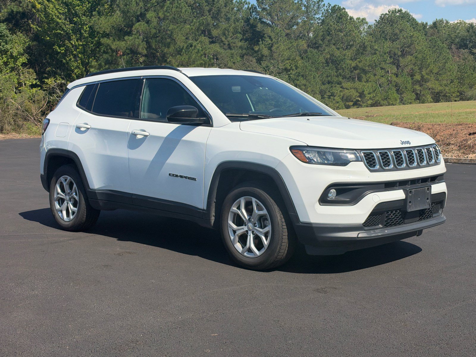 Used 2024 Jeep Compass Latitude AWD/4WD image 3