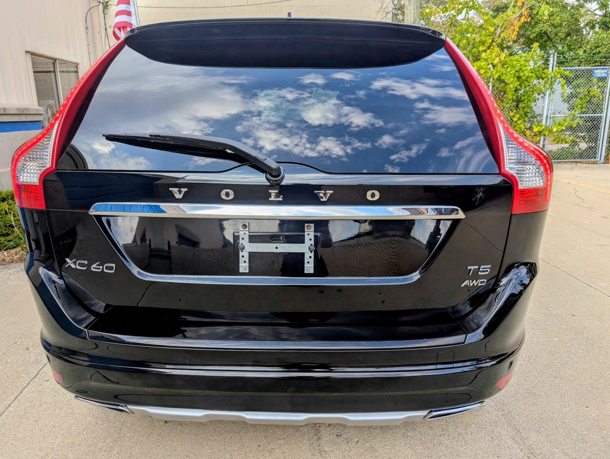 Used 2017 Volvo XC60 T5 Inscription w/ Preferred Option Package image 15