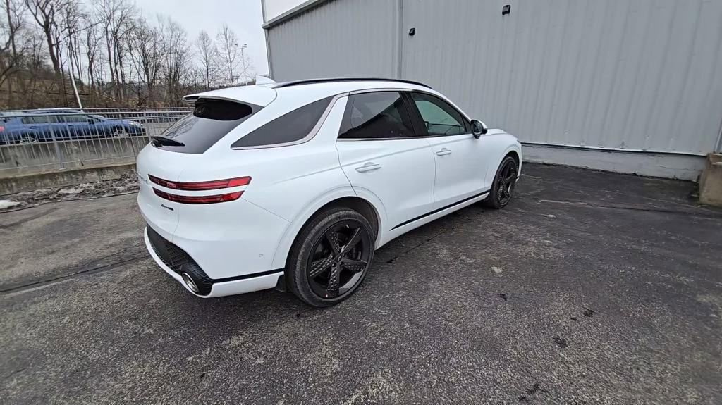 Used 2025 Genesis GV70 3.5T Sport w/ Sport Advanced Package AWD/4WD image 6