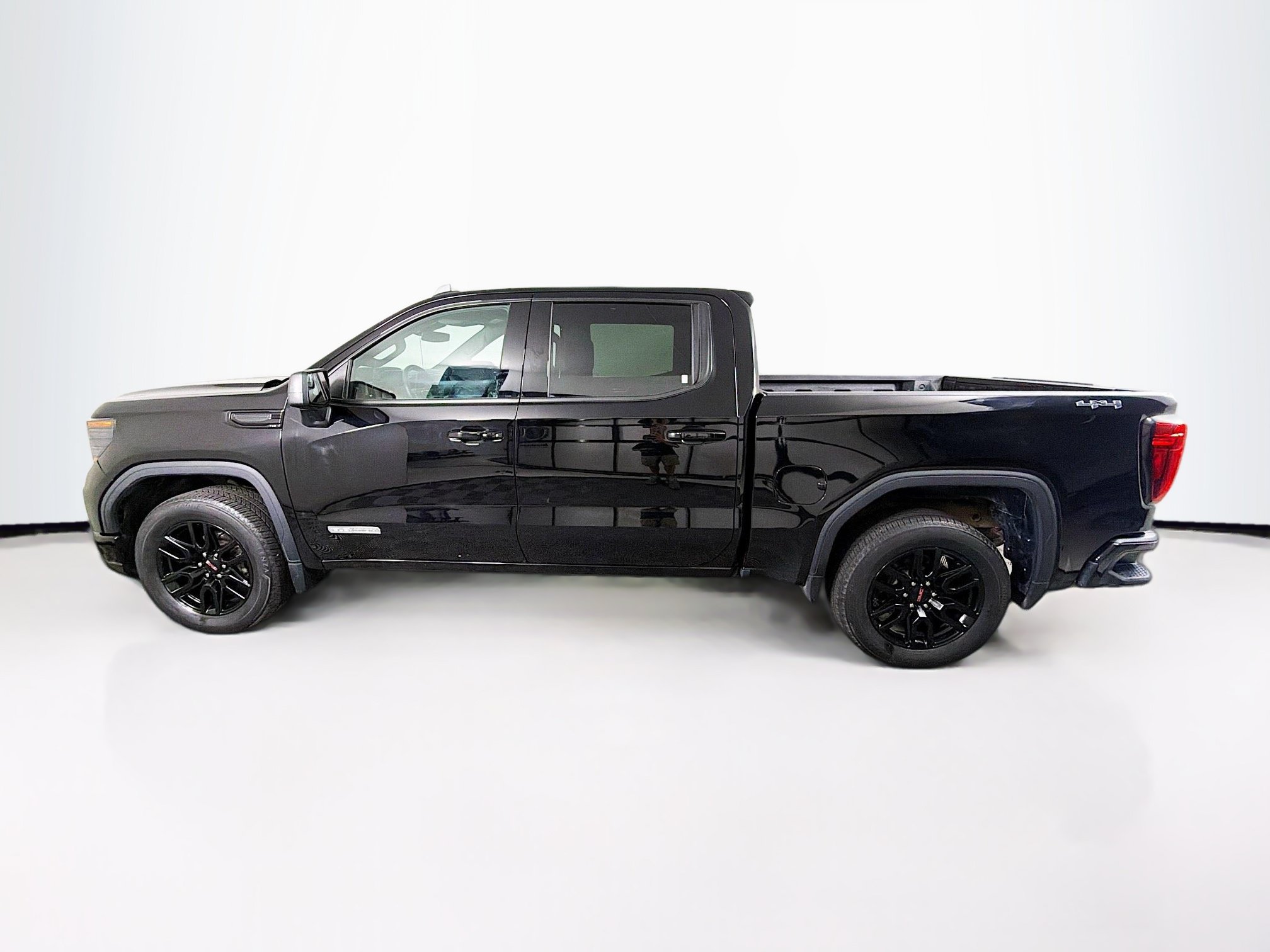 Used 2024 GMC Sierra 1500 Elevation AWD/4WD image 4