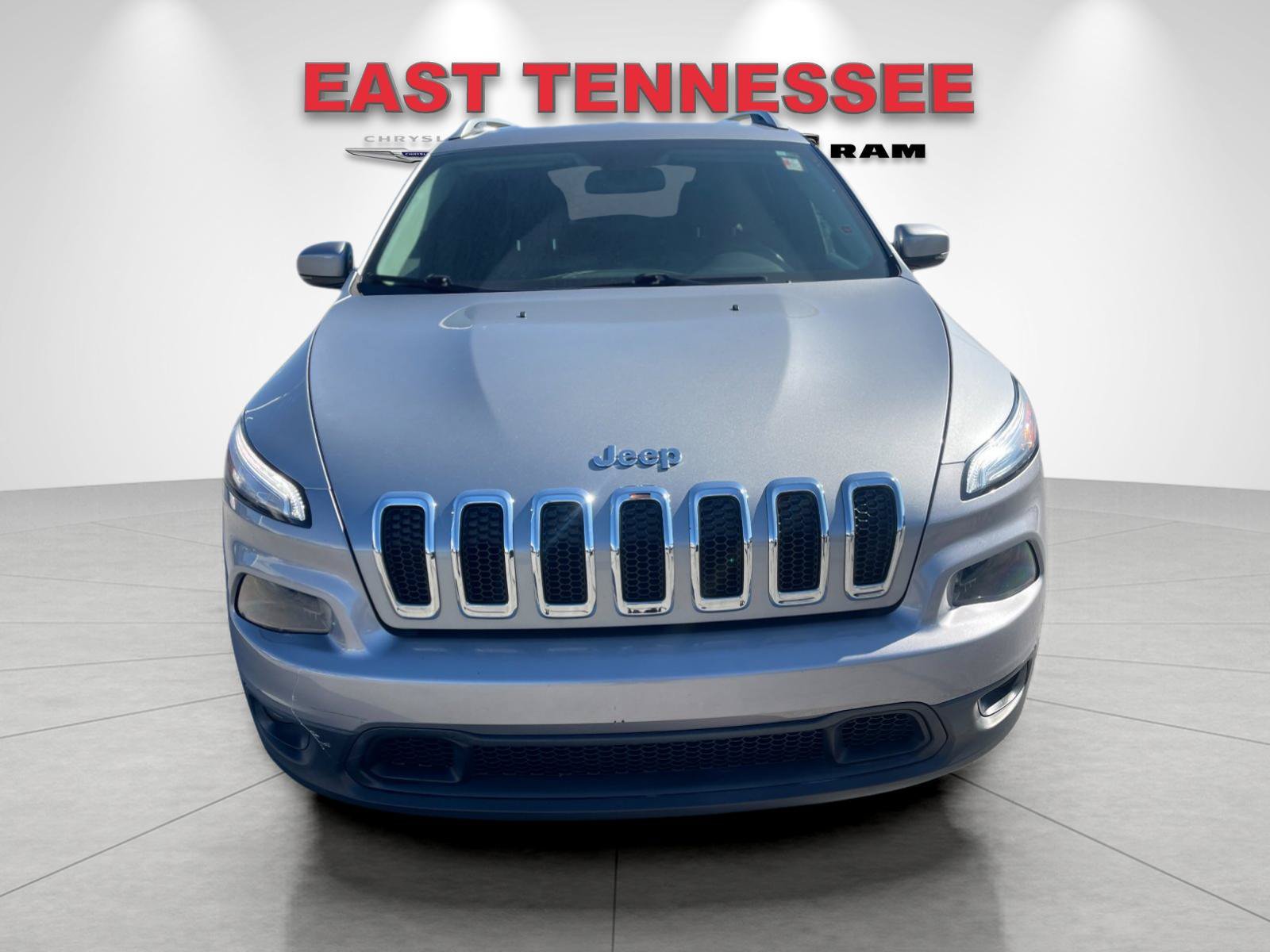 Used 2017 Jeep Cherokee Latitude w/ Safety/Convenience Group AWD/4WD image 9