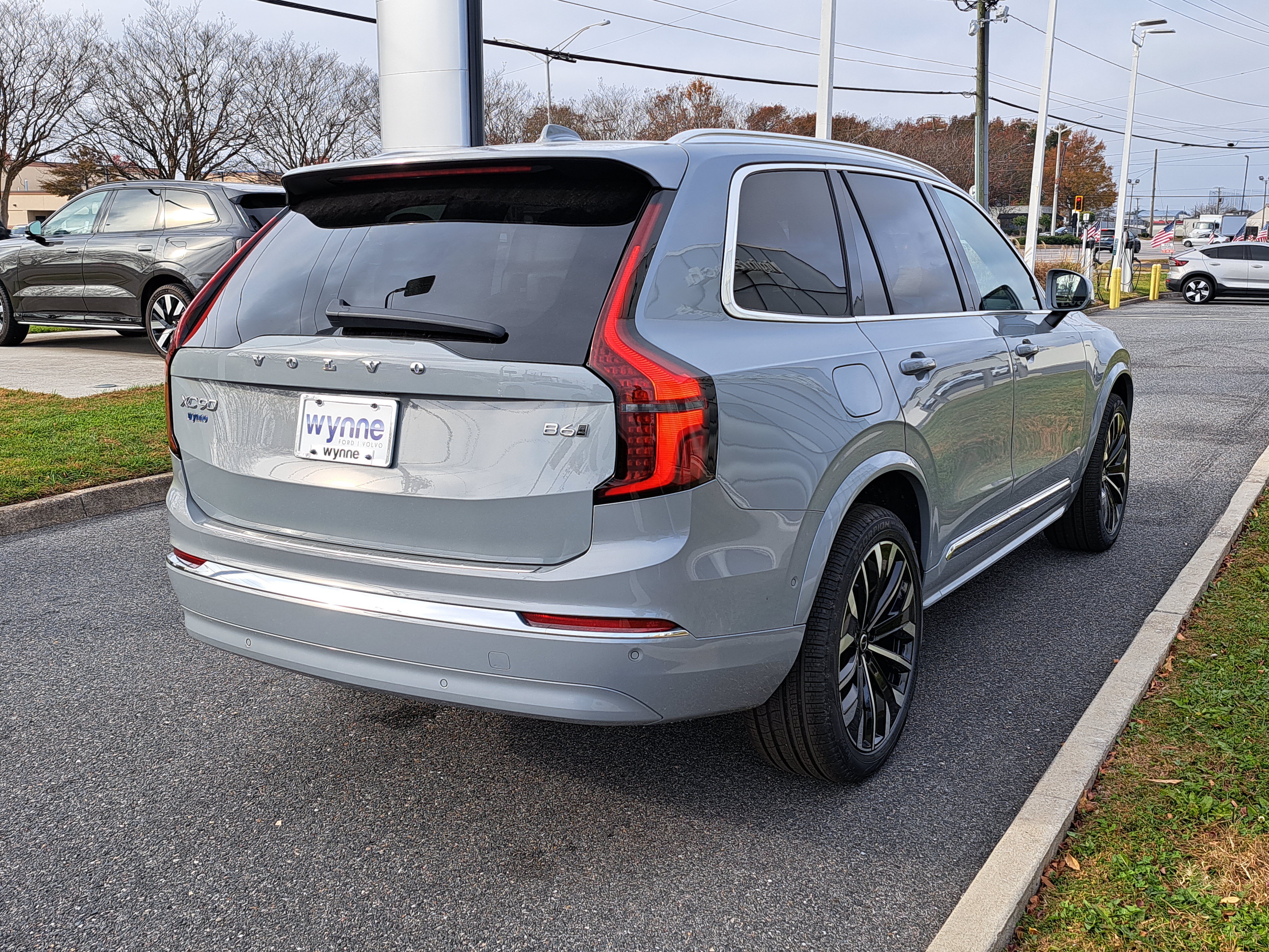 New 2026 Volvo XC90 B6 Plus w/ Protection Package Premier AWD/4WD image 3