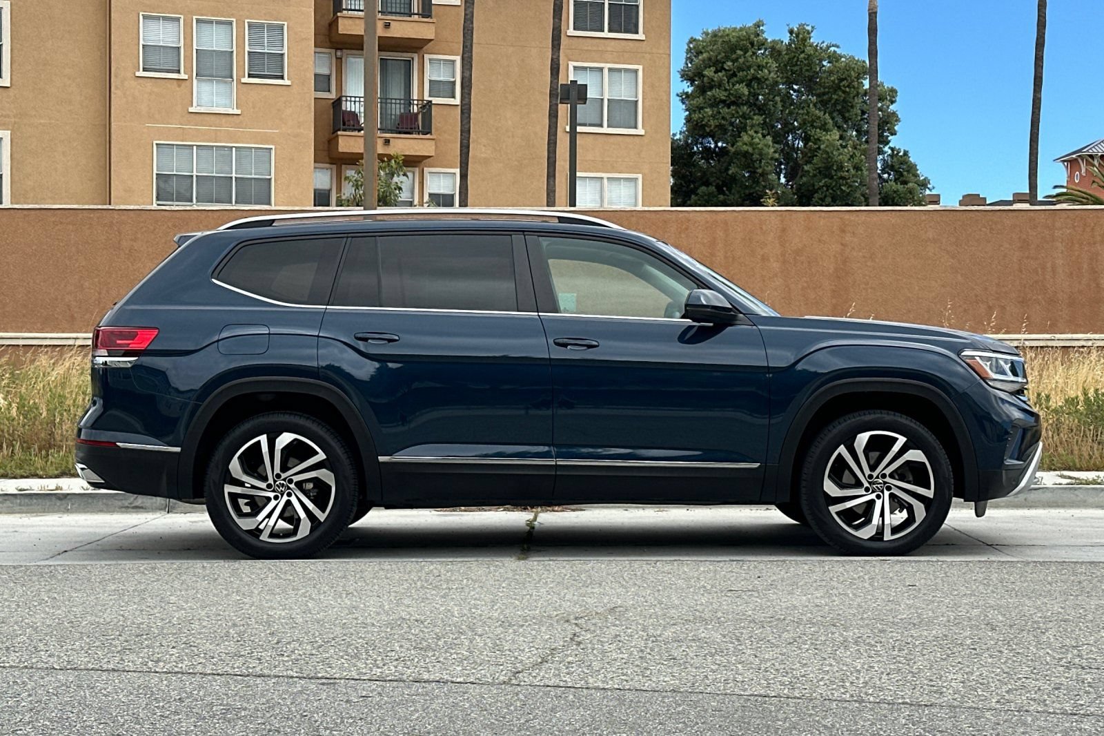 Used 2022 Volkswagen Atlas SEL AWD/4WD image 3