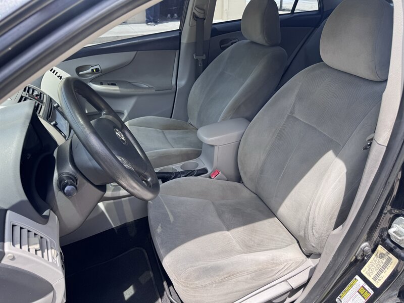 Used 2013 Toyota Corolla LE FWD image 13