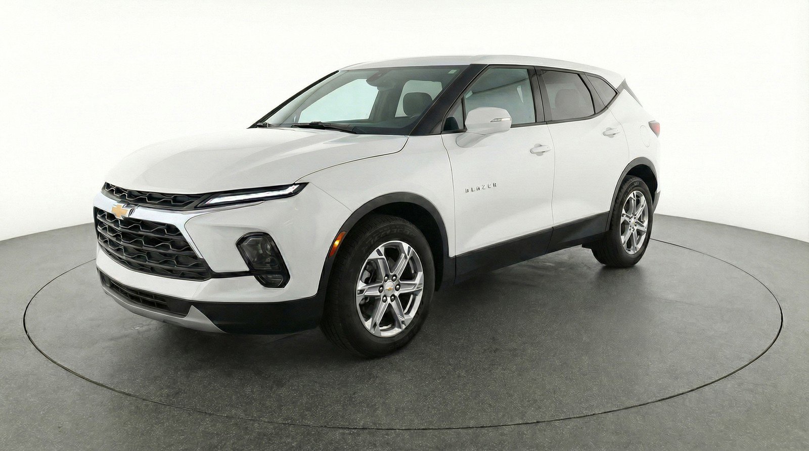 Used 2025 Chevrolet Blazer LT FWD image 3