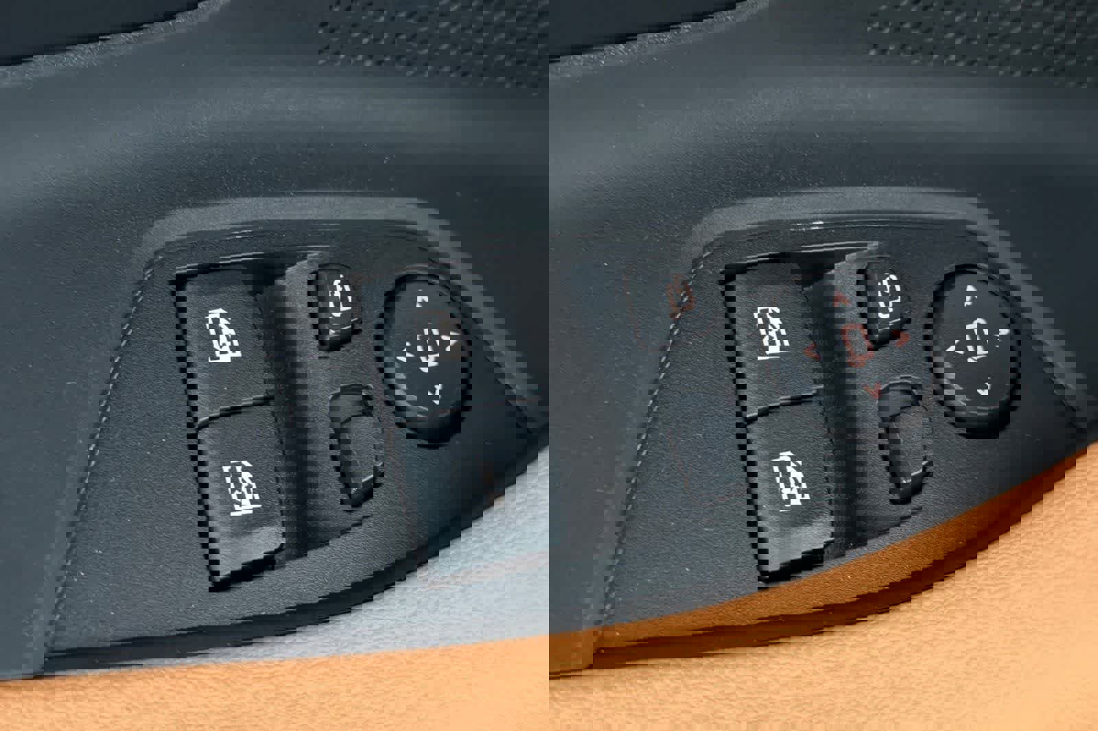 Used 2025 BMW 230i Coupe w/ Convenience Package image 13