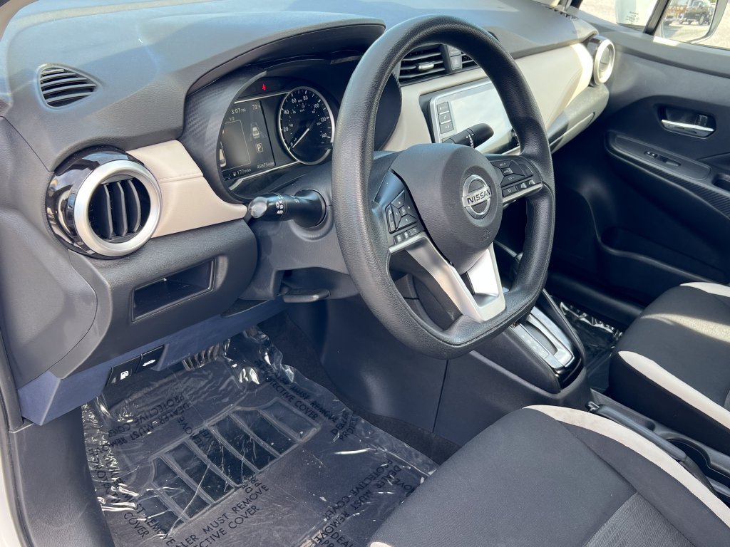 Used 2022 Nissan Versa SV FWD image 14