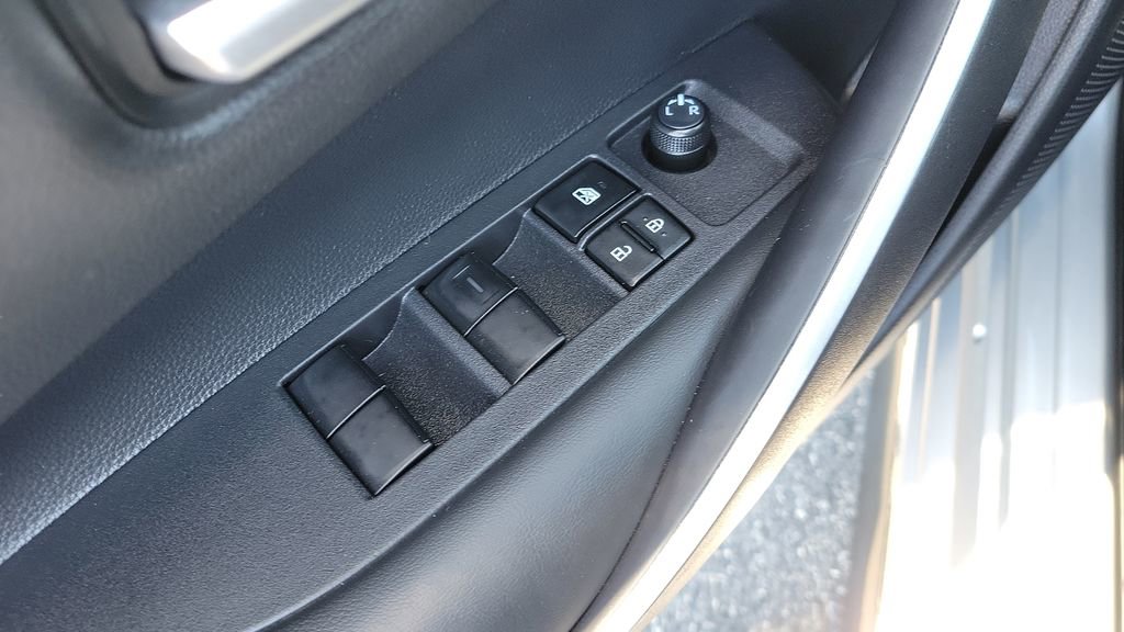 Used 2025 Toyota Corolla SE image 24