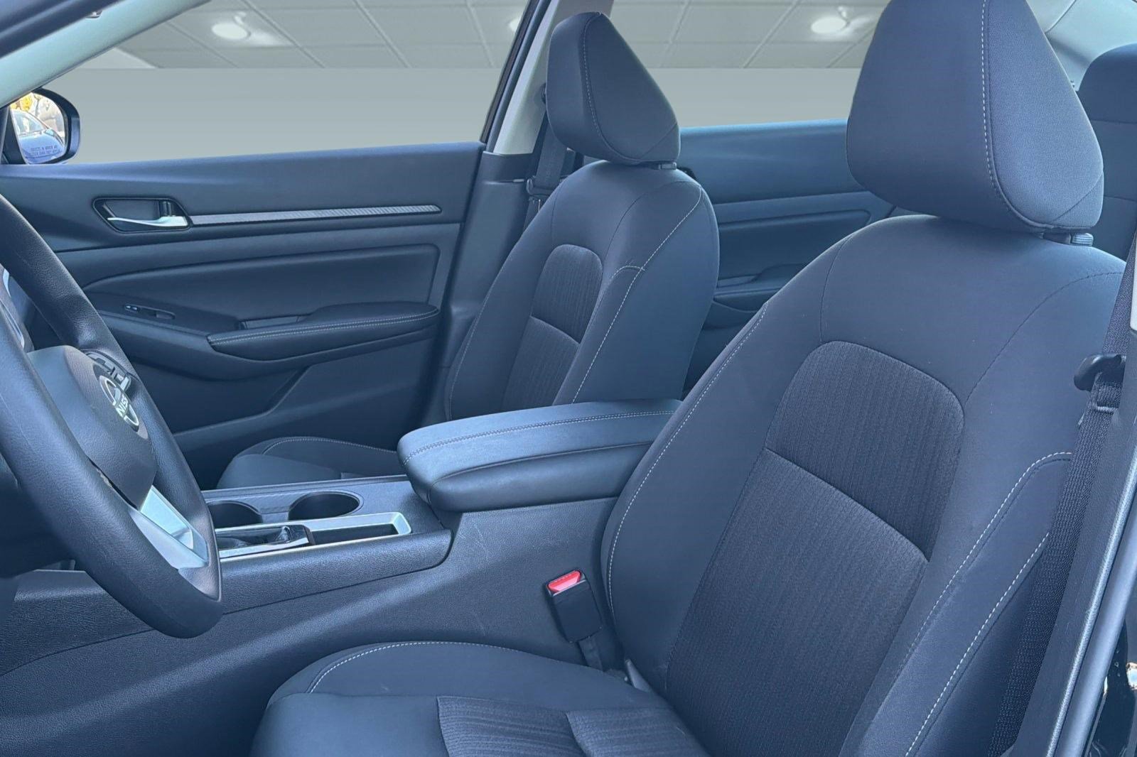 Used 2025 Nissan Altima 2.5 SV image 5