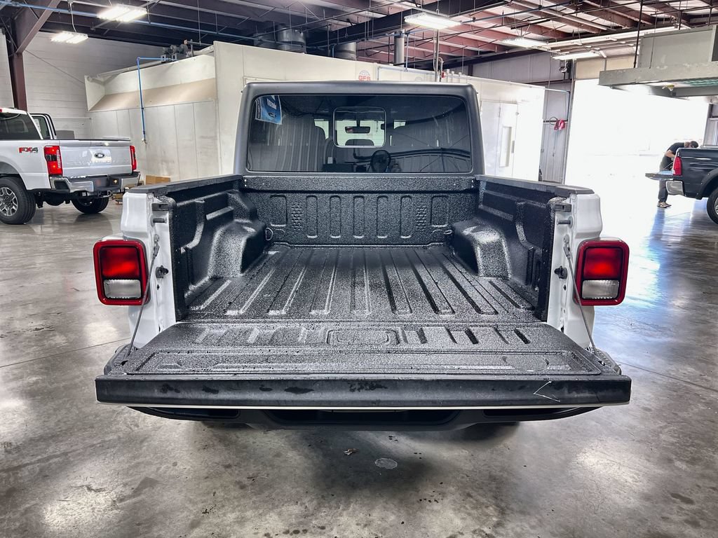 Used 2023 Jeep Gladiator Overland AWD/4WD image 24