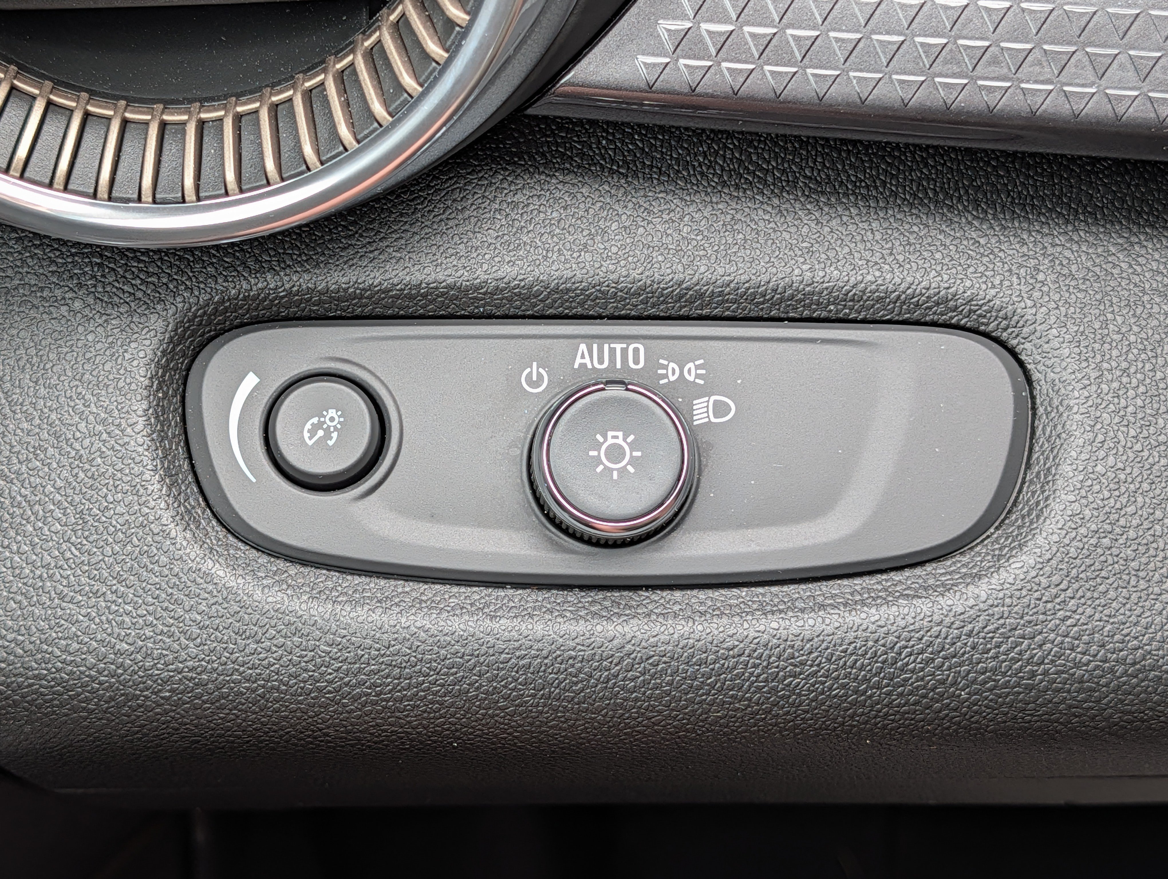 New 2026 Chevrolet Trax ACTIV w/ Driver Confidence Package FWD image 14
