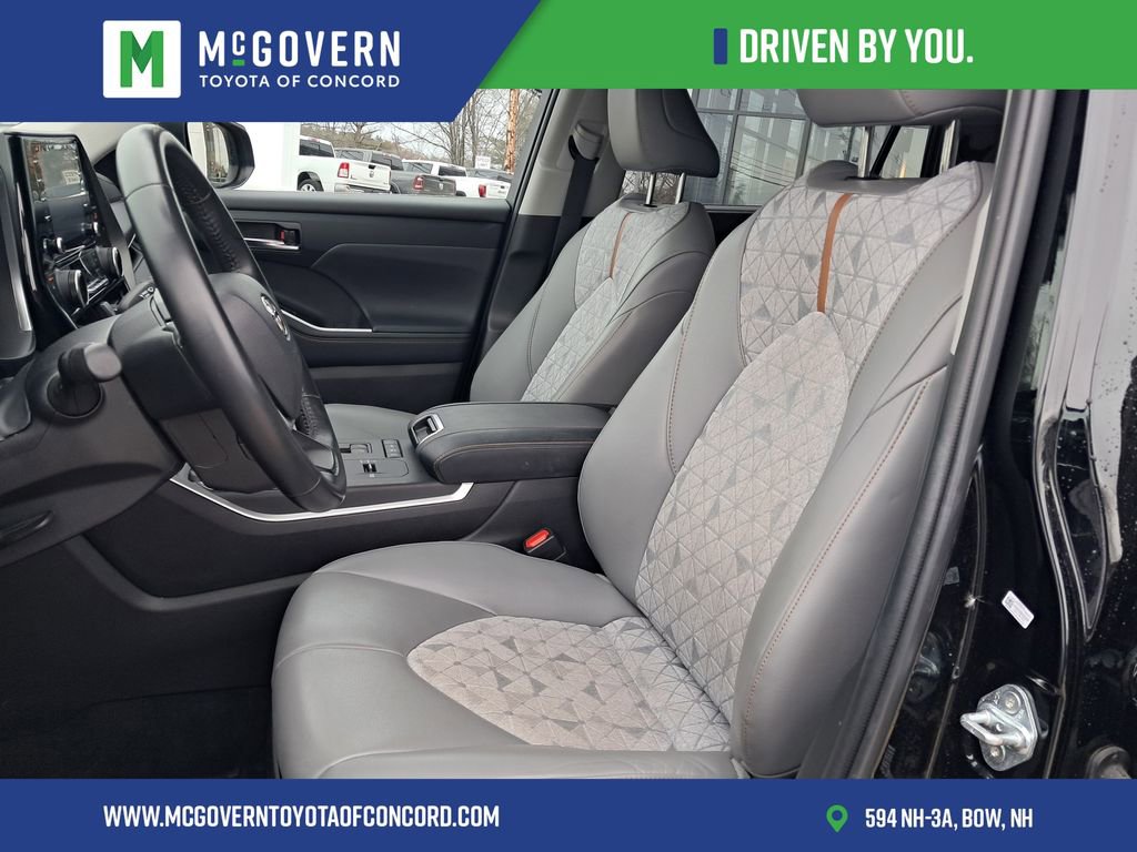 Used 2022 Toyota Highlander Bronze Edition image 12