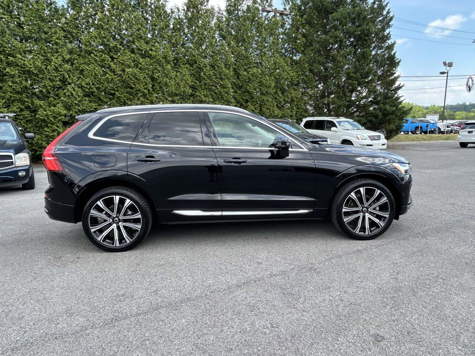 Certified 2023 Volvo XC60 B5 Ultimate w/ Climate Package AWD/4WD image 2