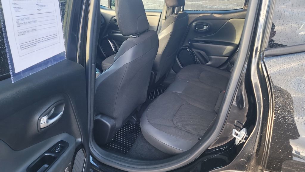 Used 2018 Jeep Renegade Altitude w/ UConnect 8.4 Nav Group AWD/4WD image 25