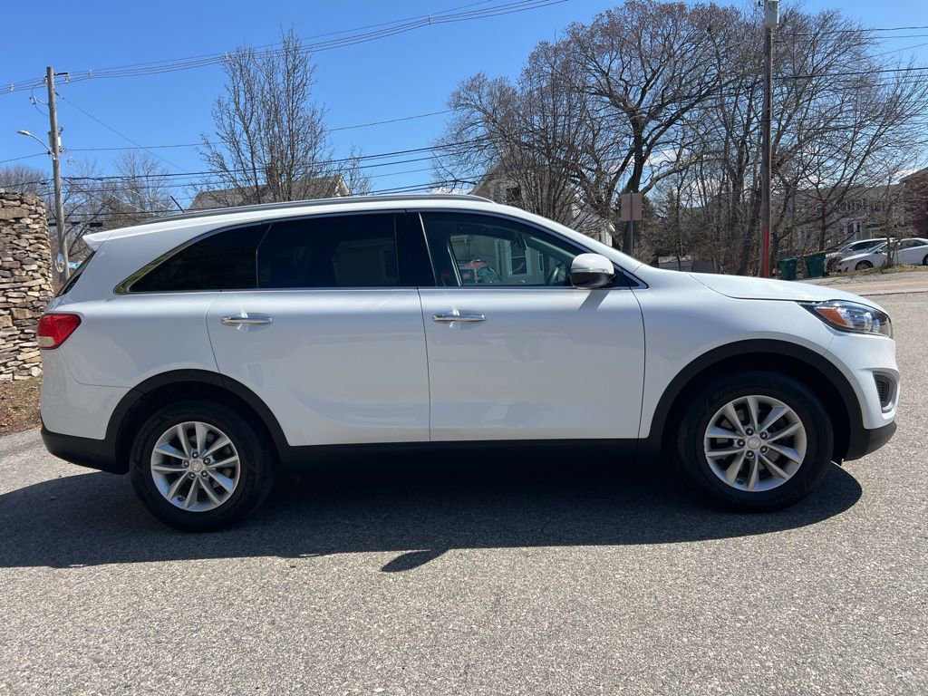 Used 2017 Kia Sorento LX image 7
