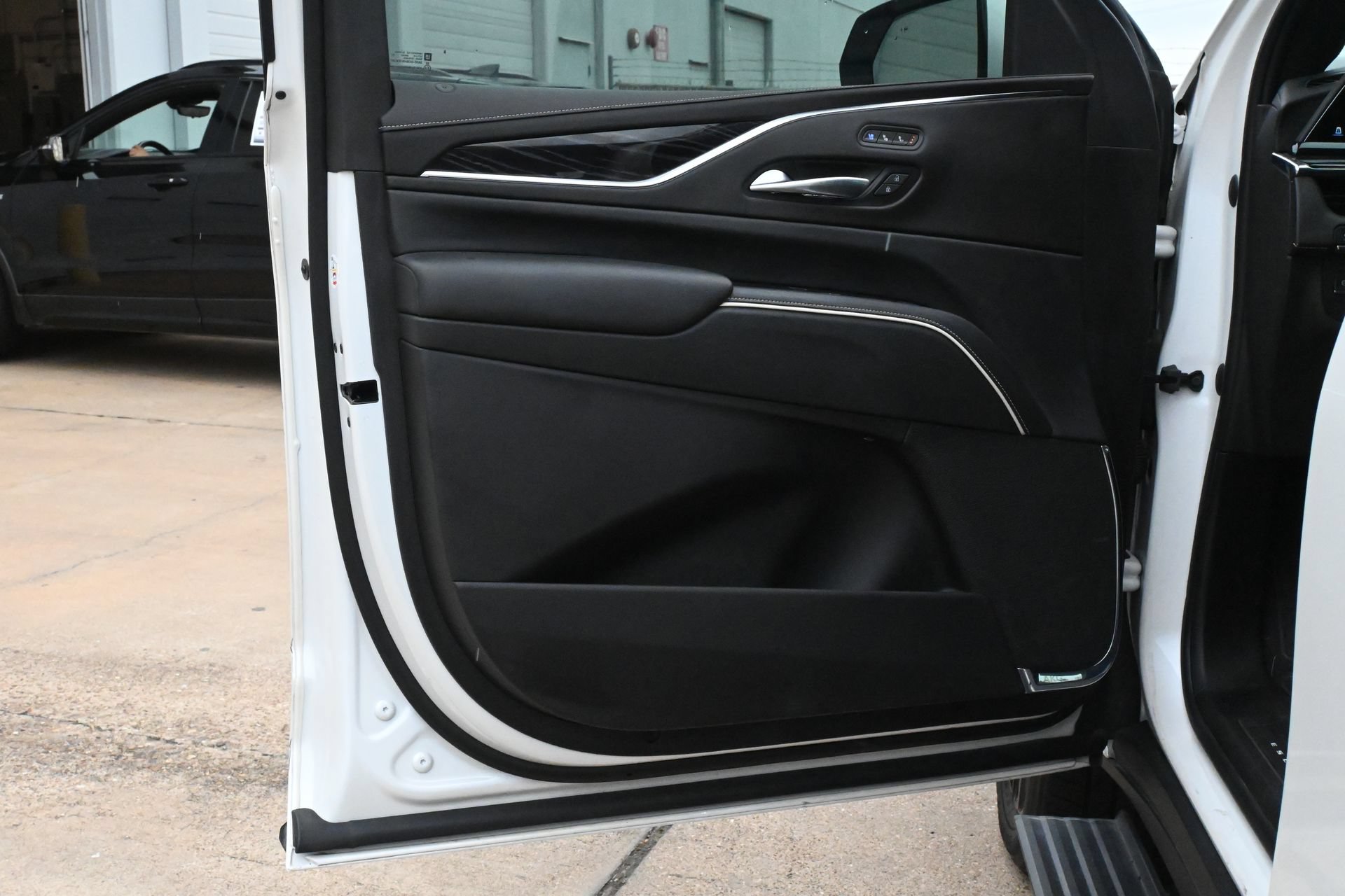 Certified 2023 Cadillac Escalade ESV Sport w/ Touring Package AWD/4WD image 17