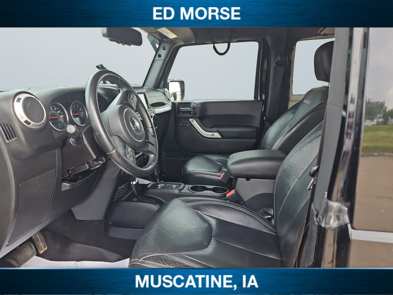 Used 2016 Jeep Wrangler Sahara w/ Dual Top Group AWD/4WD image 13