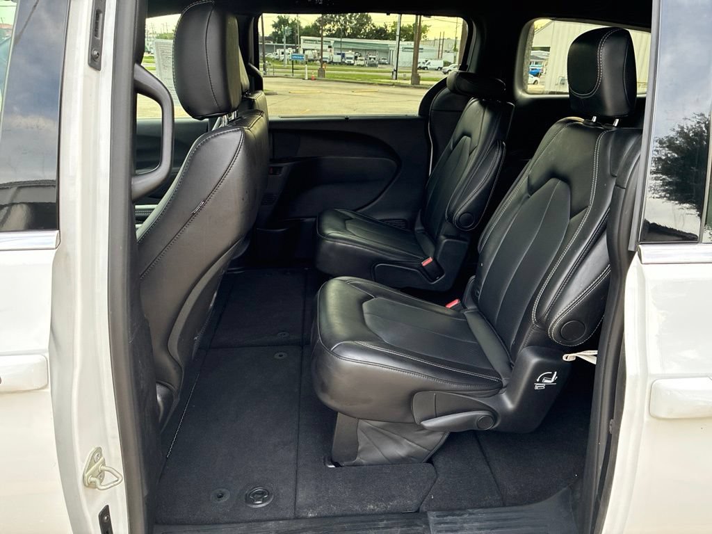 Used 2025 Chrysler Pacifica Select FWD image 14
