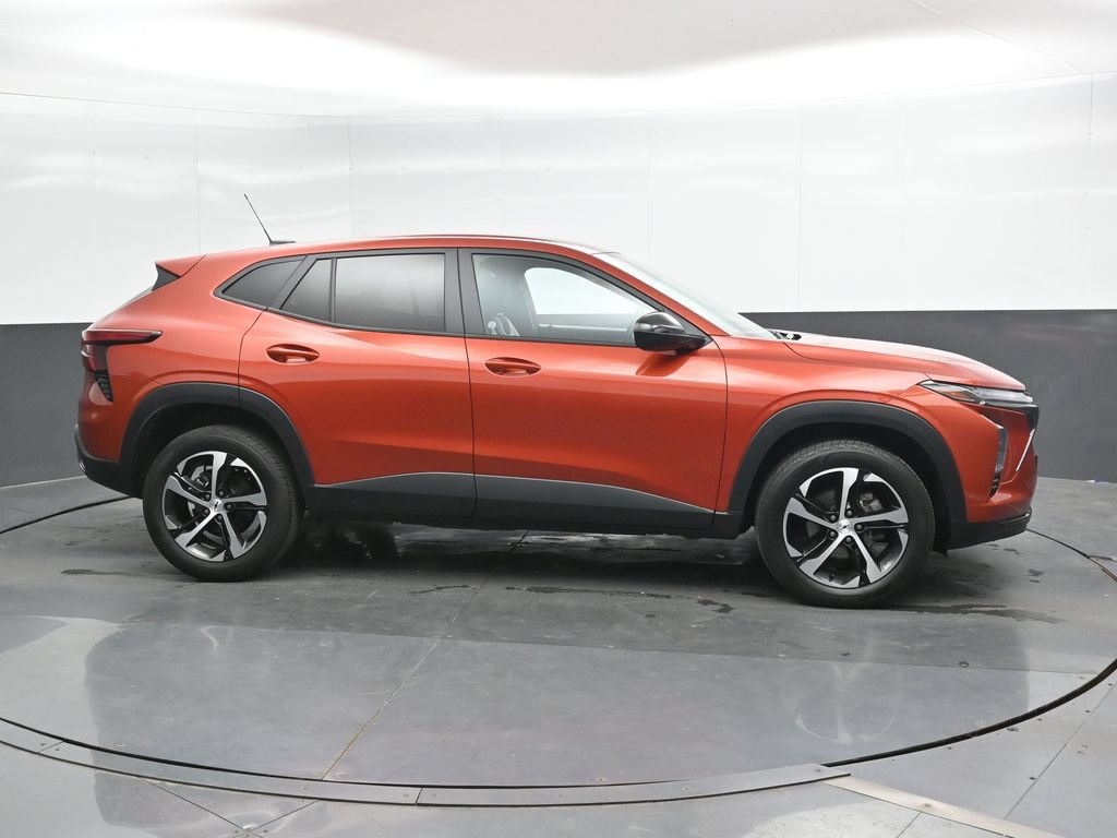 Used 2024 Chevrolet Trax RS FWD image 3