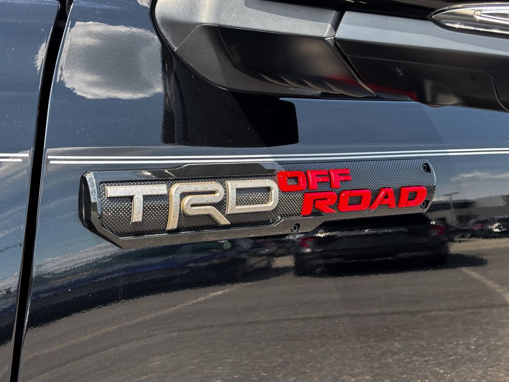 Used 2021 Toyota Tacoma TRD Sport w/ TRD Premium Sport Package AWD/4WD image 19