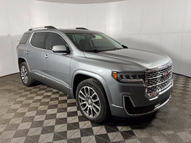 Used 2023 GMC Acadia Denali w/ Denali Ultimate Package AWD/4WD image 3