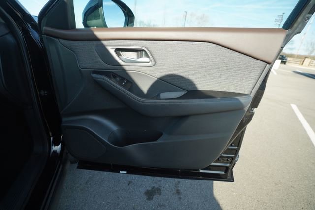 Used 2023 Nissan Rogue SV image 21