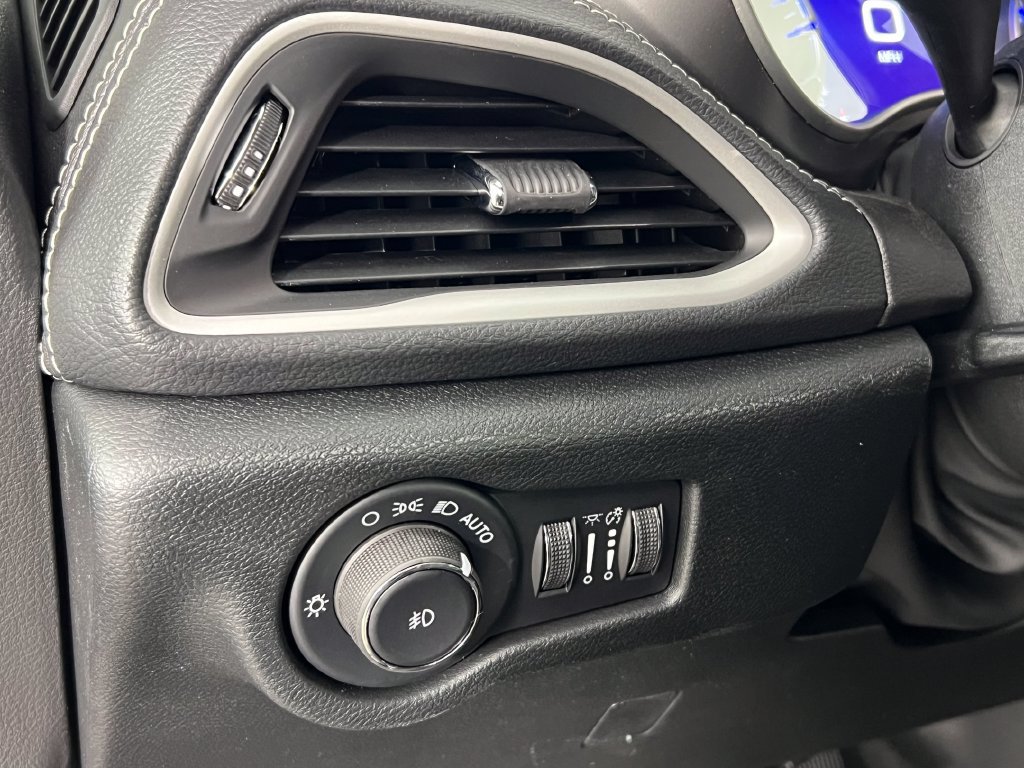 New 2026 Chrysler Pacifica Select FWD image 25
