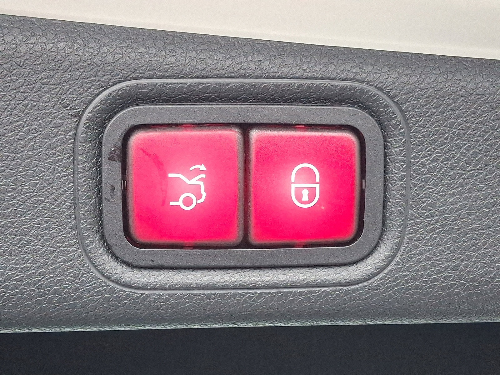 Certified 2021 Mercedes-Benz E 350 4MATIC Sedan image 31