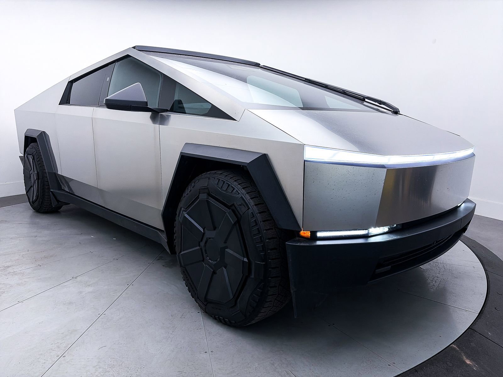 Used 2024 Tesla Cybertruck Cyberbeast image 9