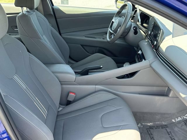 Certified 2025 Hyundai Elantra Sport FWD image 9