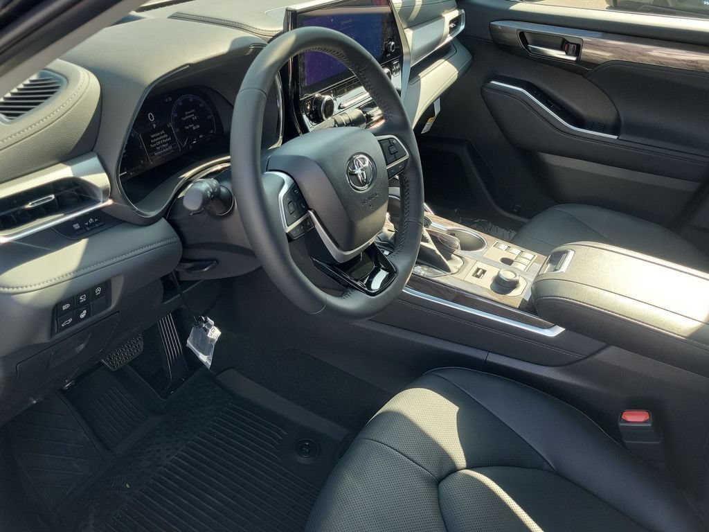New 2026 Toyota Highlander Platinum AWD/4WD image 18