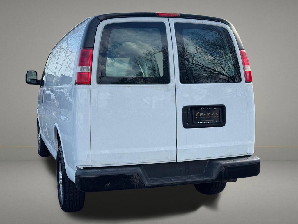 Used 2017 Chevrolet Express 2500 image 3