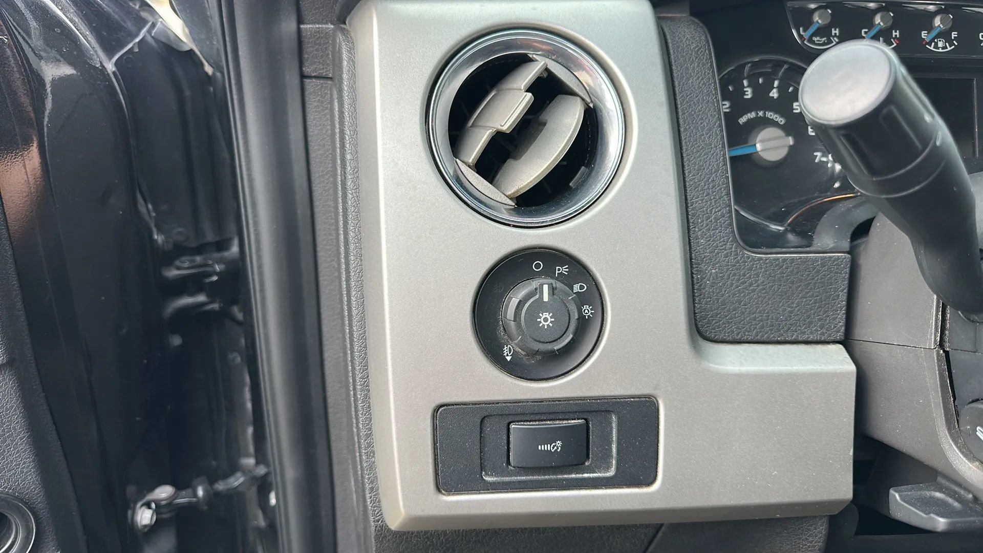 Used 2014 Ford F150 Lariat w/ Equipment Group 502A Luxury image 19