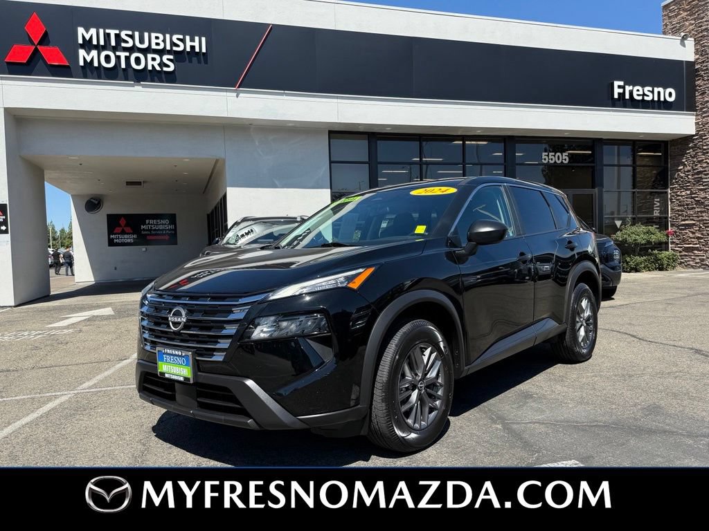 Used 2024 Nissan Rogue S FWD image 2